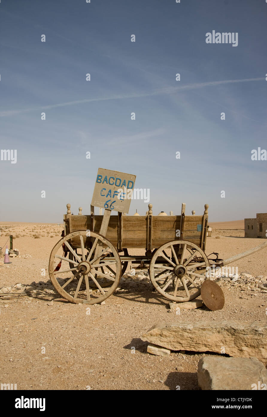 Bagdad Café anmelden, Holzkarren, Wagen in Syrien. Stockfoto