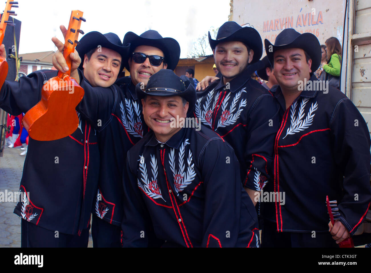 Menschen in Mariachi Kostüm Stockfoto