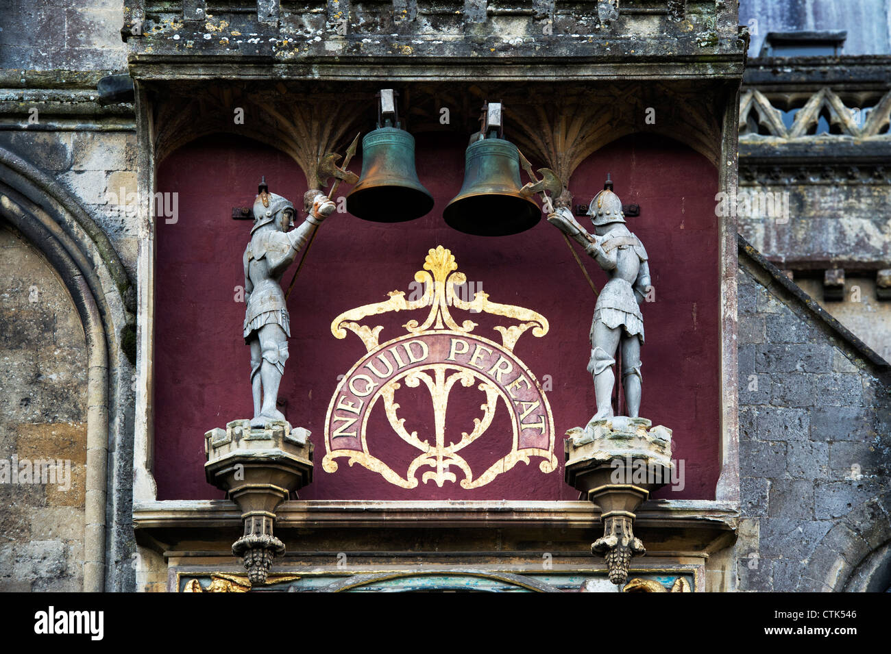 Ritterturniere Ritter Glocke Stürmer auf der Wells Cathedral-Uhr. Wells, Somerset, England Stockfoto