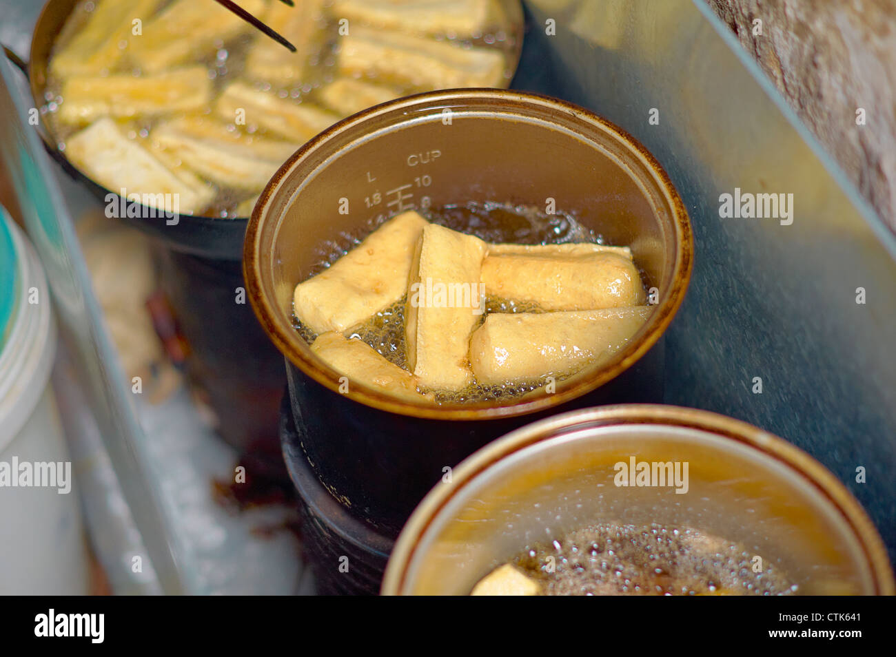 öl tofu -Fotos und -Bildmaterial in hoher Auflösung – Alamy
