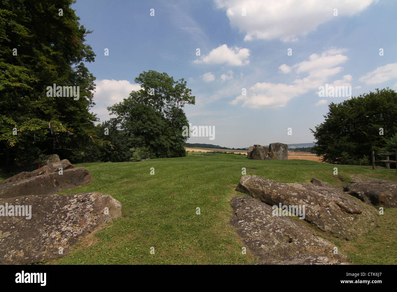 Die wenigsten beschädigt megalithischen Longbarrow in Kent auf den North Downs Stockfoto