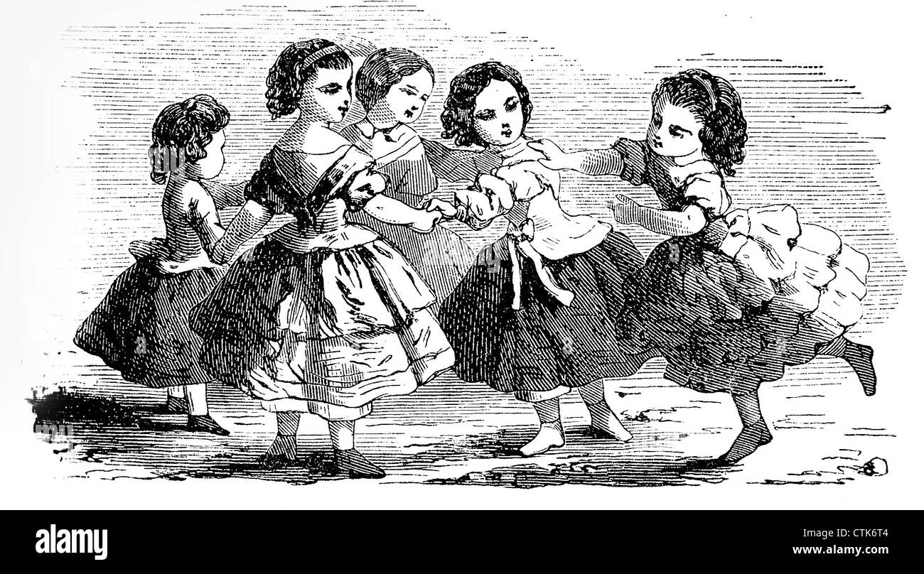 Mädchen spielen im Garten, Kinder bilden einen Ring und tanzen im Kreis Ring A Ring o' Roses und ein Kind außerhalb des Kreises markiert die anderen, Vintage-Illustration Stockfoto