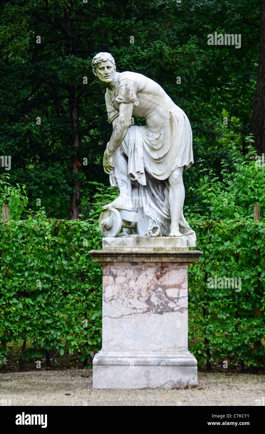 Schloss Schönbrunn in Wien Österreich - Garten statue Stockfoto