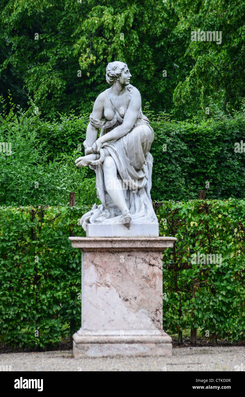 Schloss Schönbrunn in Wien Österreich - Garten statue Stockfoto