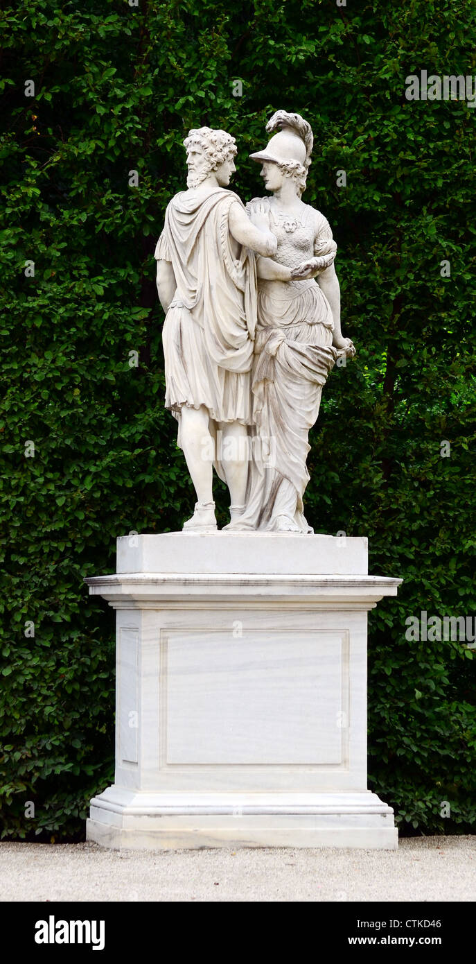 Schloss Schönbrunn in Wien Österreich - Garten Statue detail Stockfoto