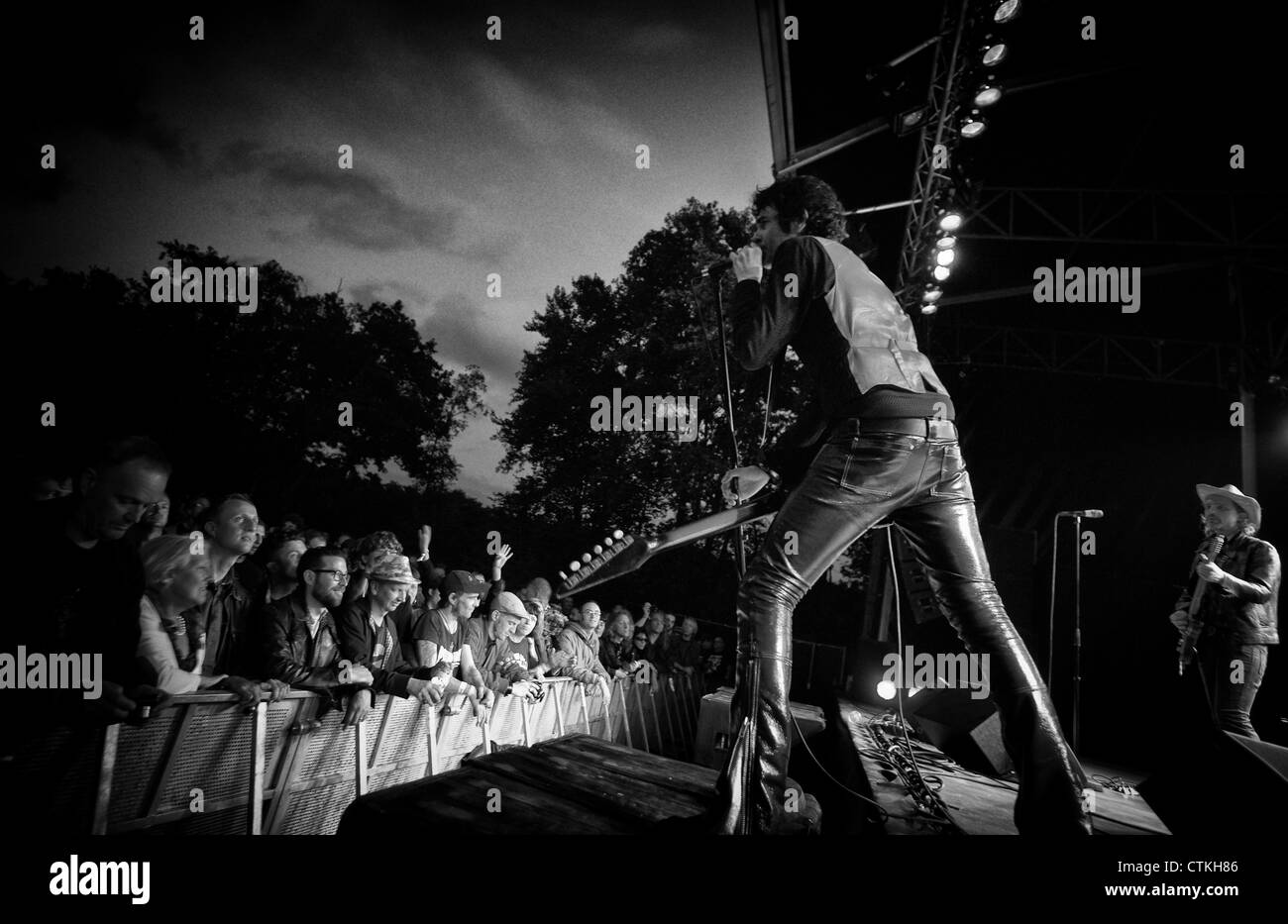 Jon Spencer Blues Explosion spielen ein Festival in Europa Stockfoto