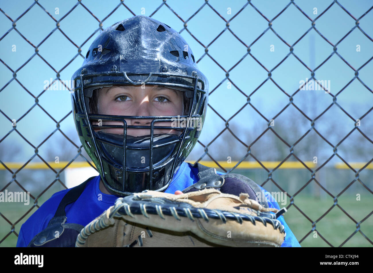 Nahaufnahme Foto von einem jungen Baseball-Catcher tragen Maske und chestguard Stockfoto