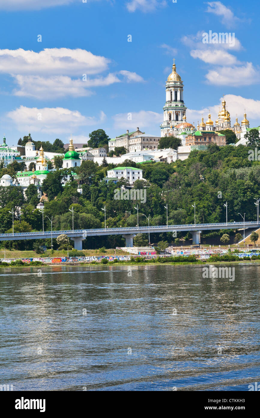 Riverside Blick auf Höhlenkloster von Kiew, Kiew, Ukraine Stockfoto