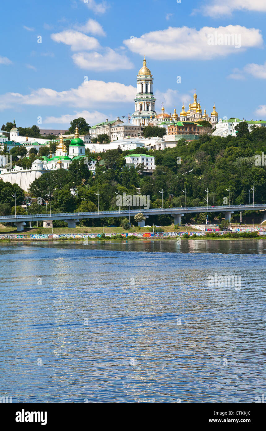 Riverside Blick auf Höhlenkloster von Kiew, Kiew, Ukraine Stockfoto