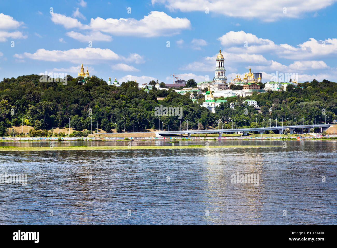 Riverside Blick auf Höhlenkloster von Kiew, Kiew, Ukraine Stockfoto