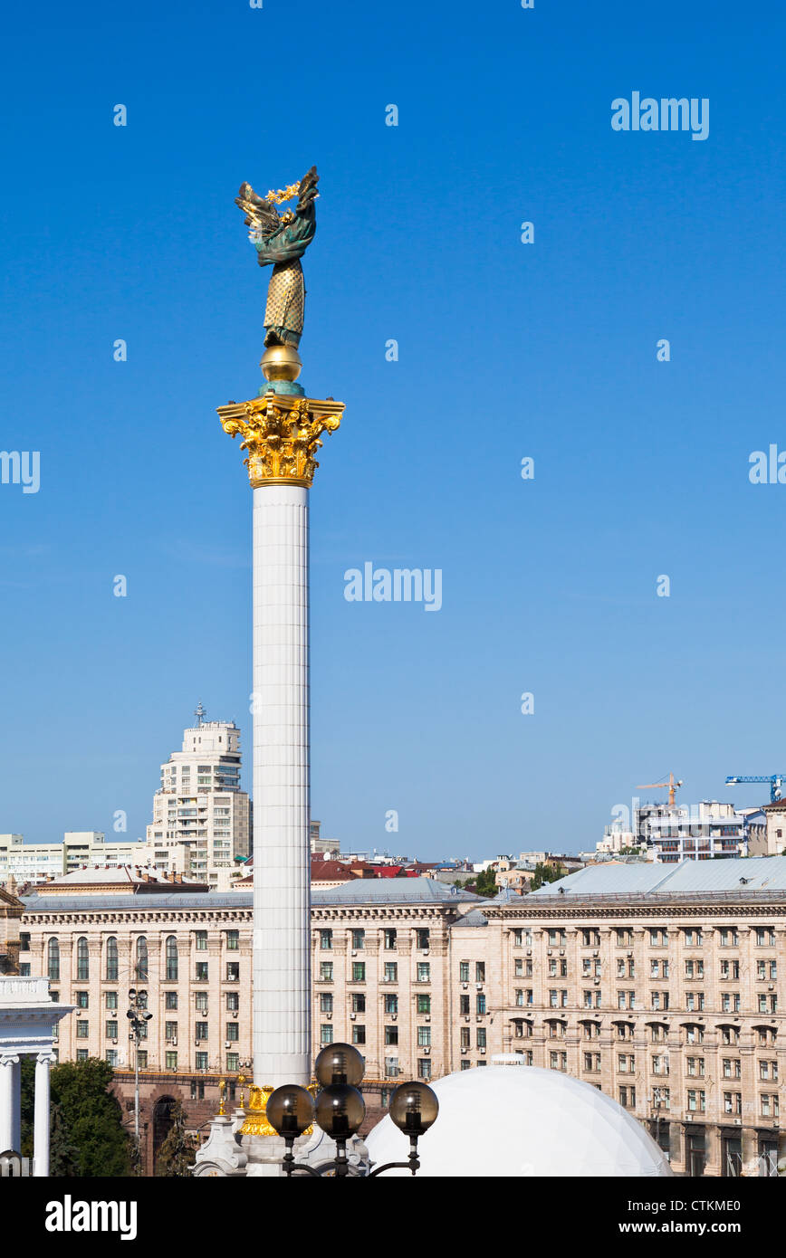 Denkmal für Berehynia auf Kiews Maidan Nezalezhnosti Stockfoto