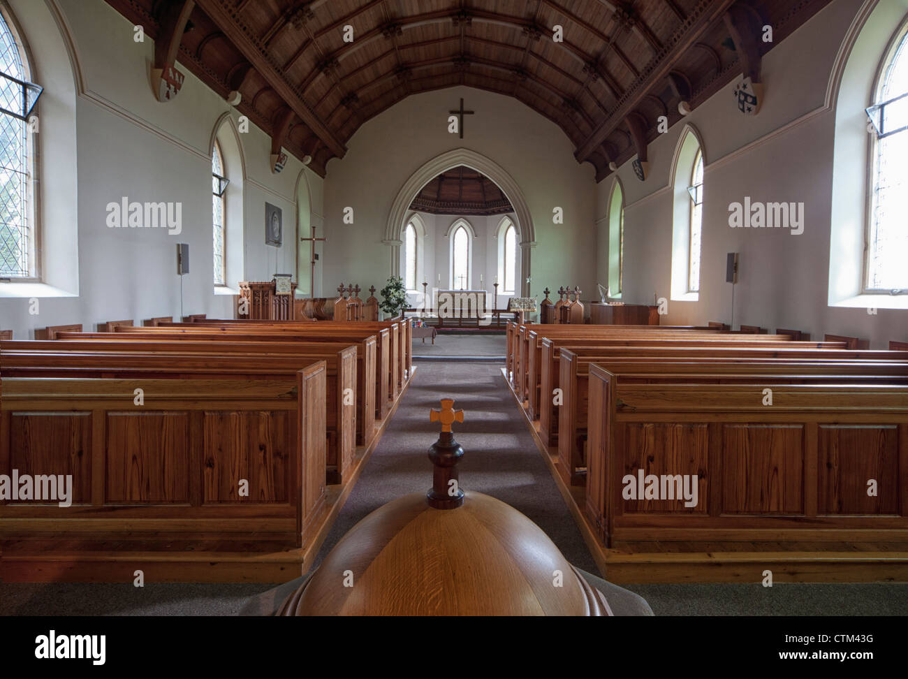Blick auf den Mittelgang auf der Vorderseite der Kirche; Northumberland, England Stockfoto