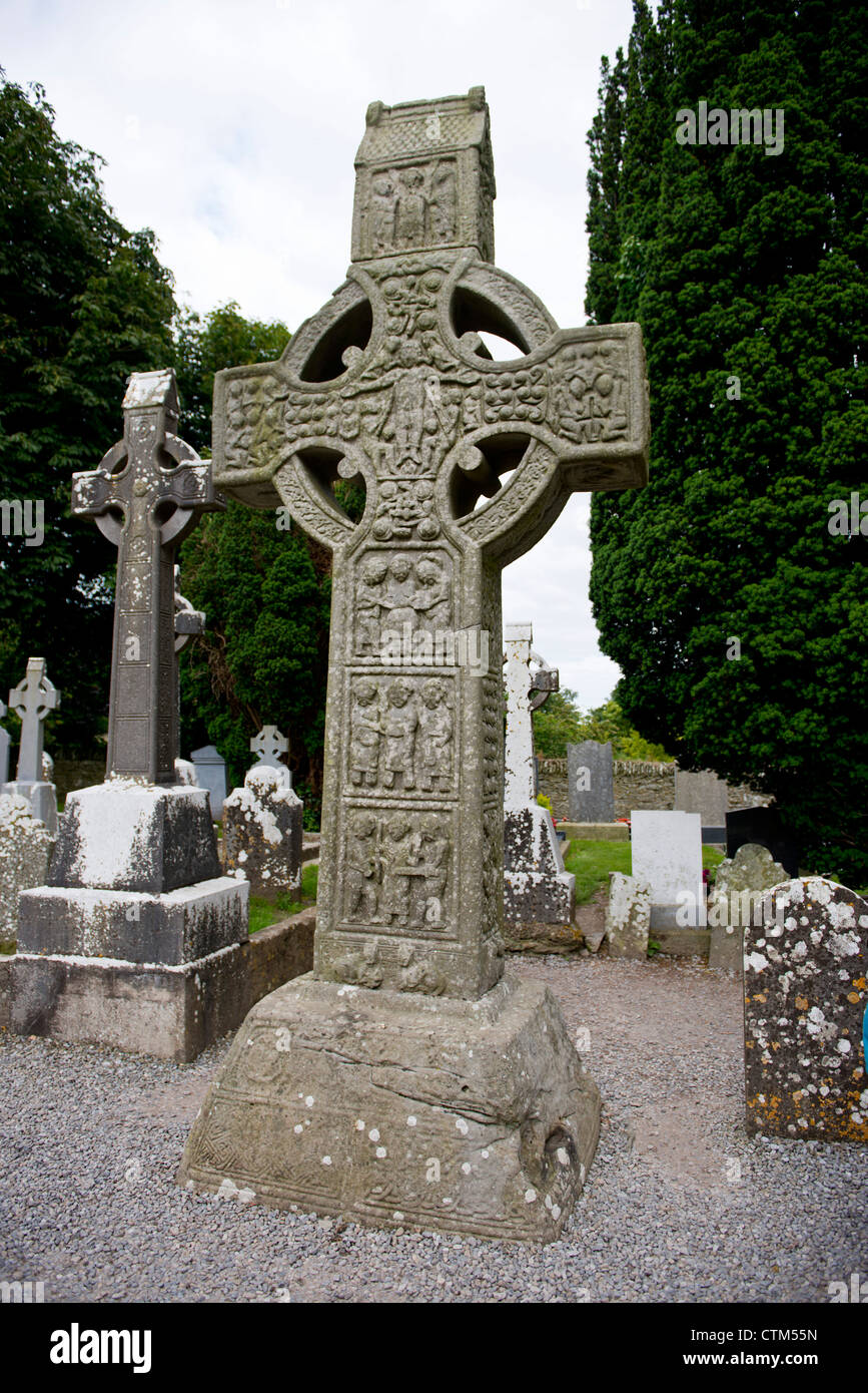 Die historischen Ruinen von Monasterboice (Irisch: Mainistir Bhuithe) sind eine frühe christliche Siedlung im County Louth in Irland Stockfoto