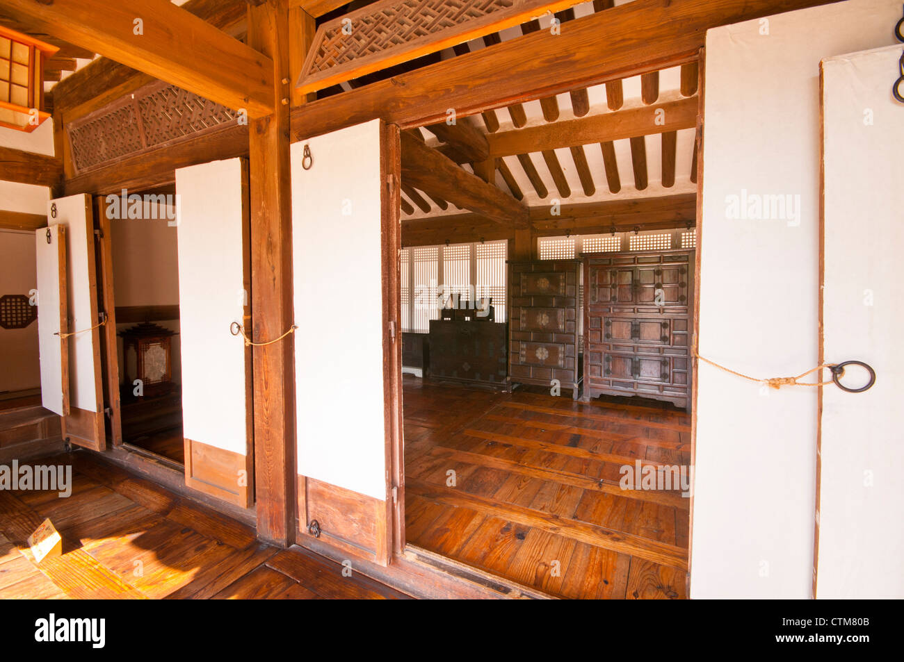 Korean traditional furniture -Fotos und -Bildmaterial in hoher ...