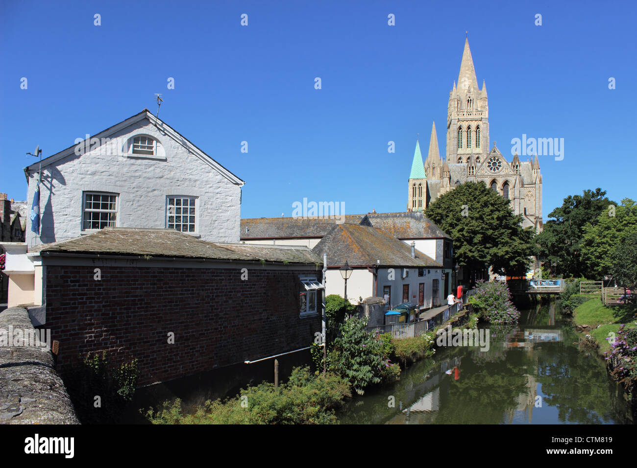 Truro Cathedral gesehen vom Flussufer Cornwall UK Stockfoto