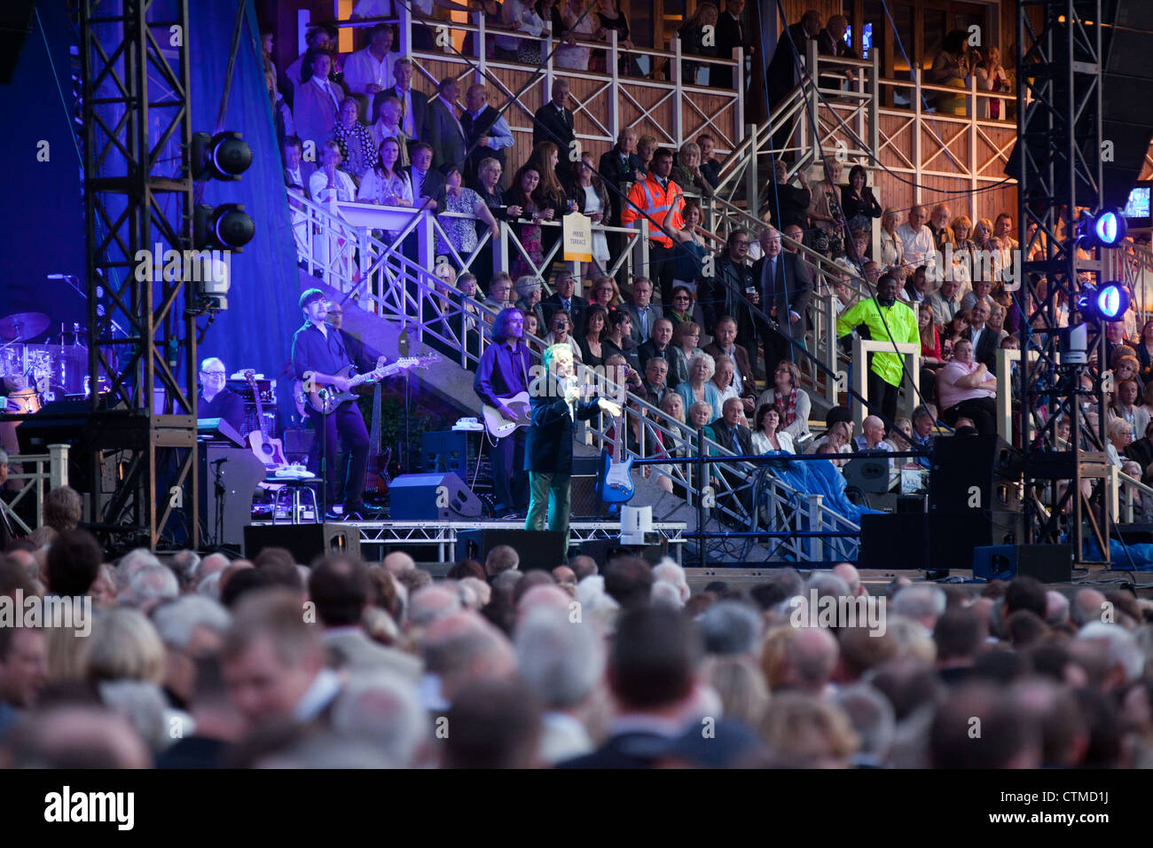 Frankie Valli und die vier Jahreszeiten im Konzert, Newmarket Racecourse, Suffolk UK 2012 Stockfoto