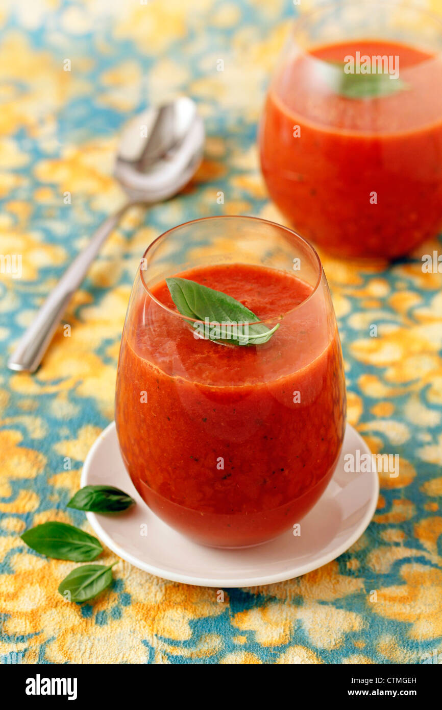 Wassermelone und Basilikum Gazpacho. Rezept zur Verfügung. Stockfoto
