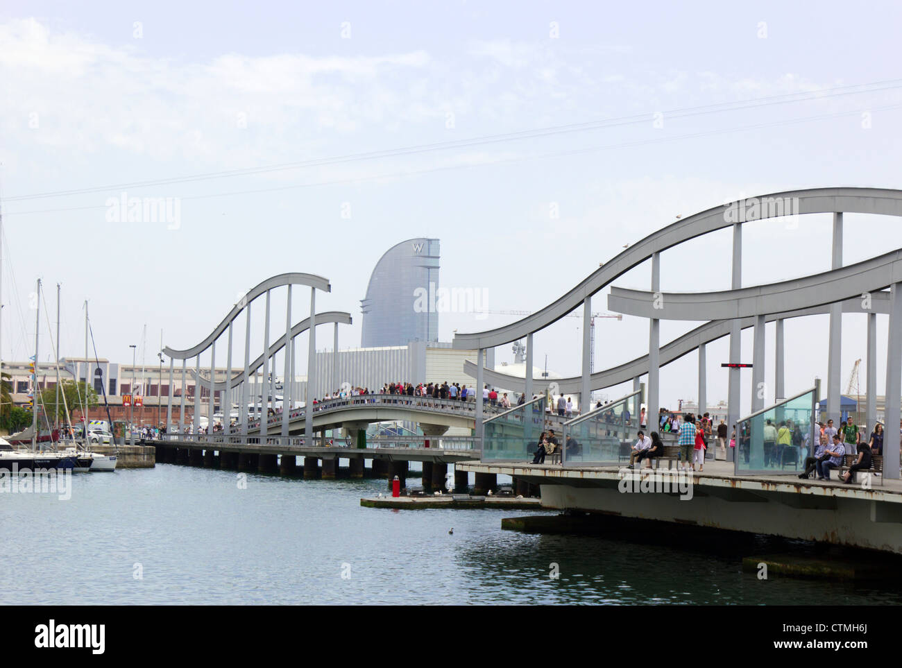 Barcelona, Spanien. Rambla de Mar am Port Vell. Stockfoto
