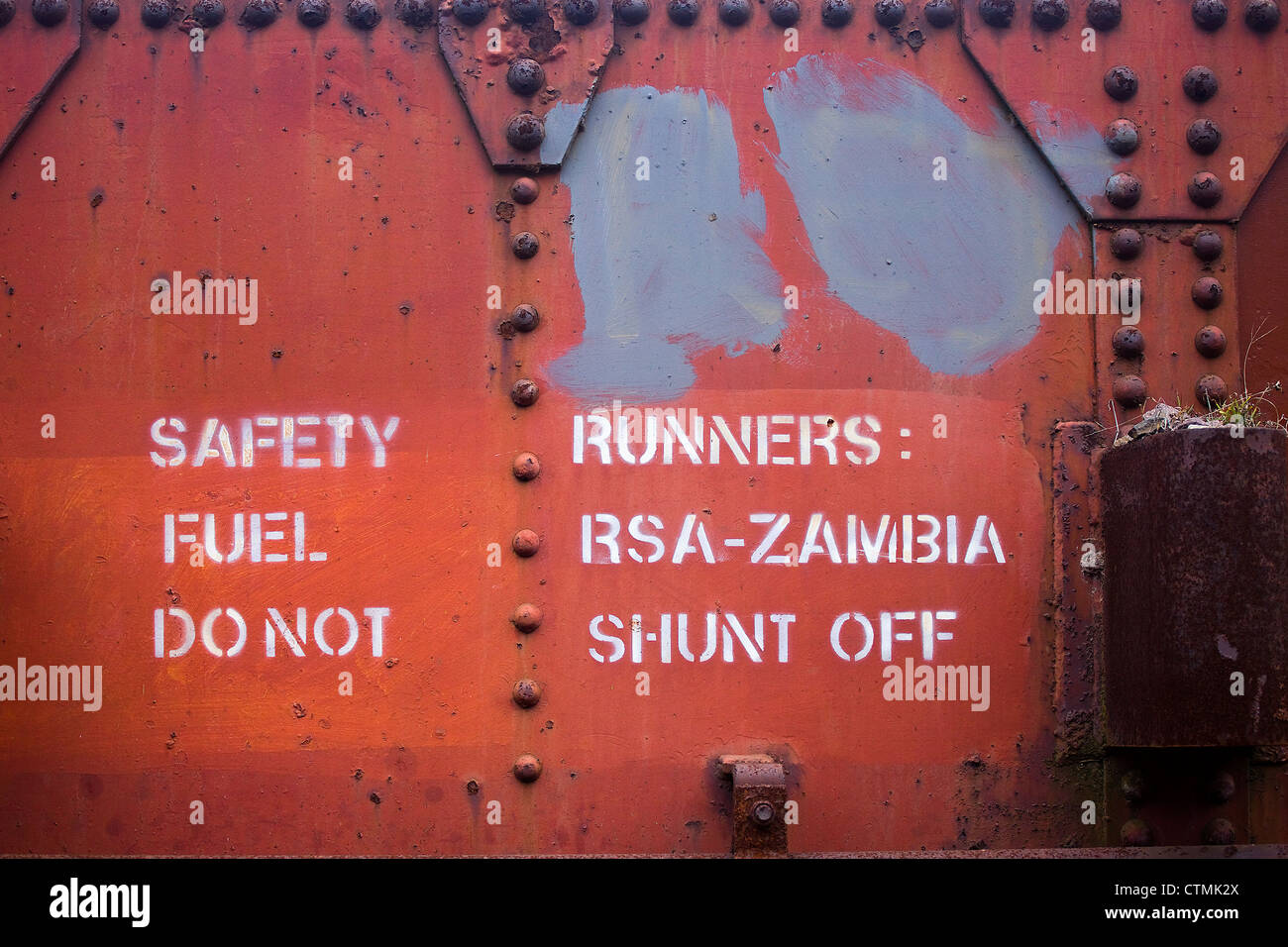 Nahaufnahme Detail Informationen gemalt auf Bahnwaggons, Provinz Kwazulu-Natal, Südafrika Stockfoto