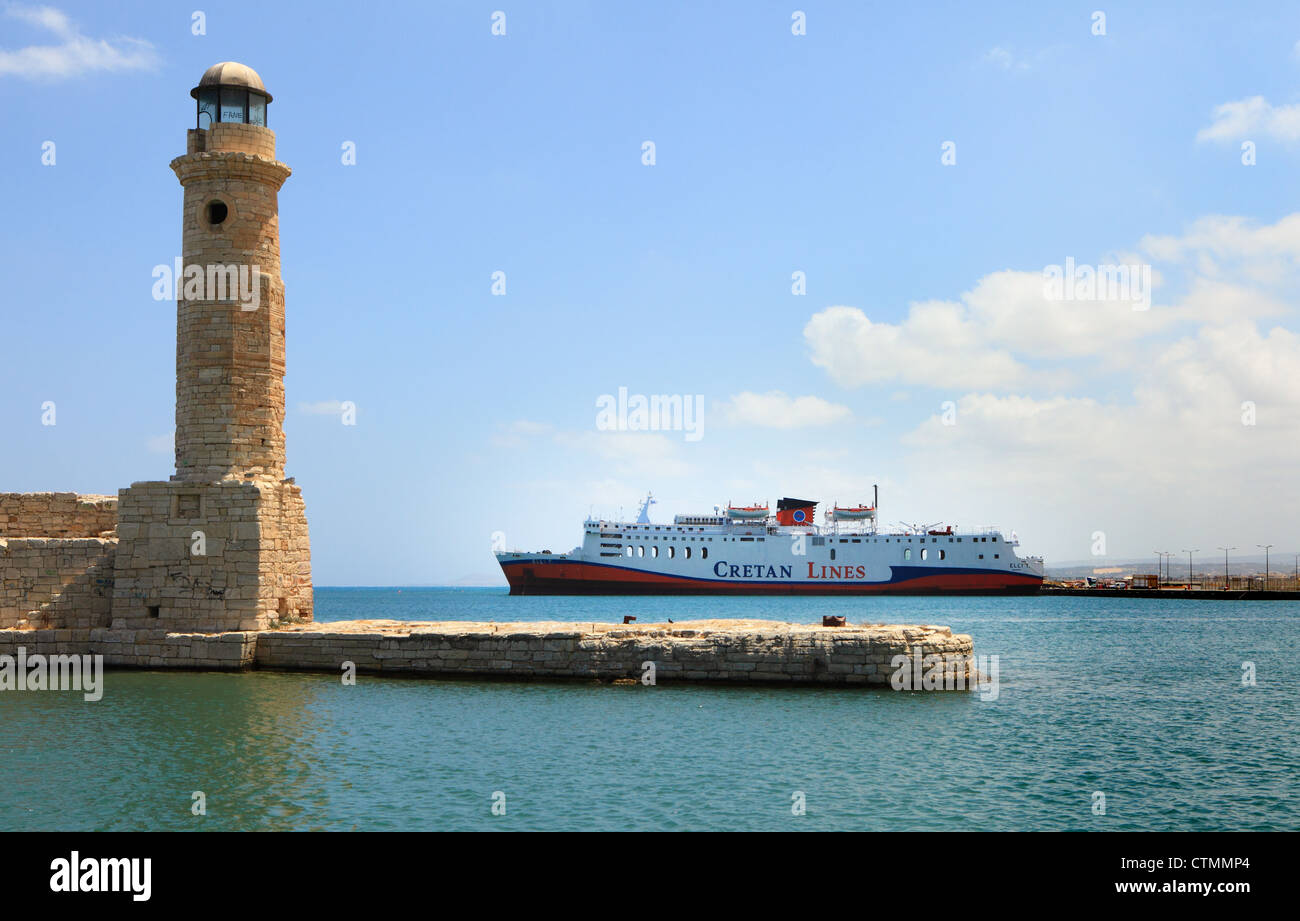 Kretische Ferries Schiff Elli T im Hafen von Rethymnon, vor der Eröffnung der neuen Strecke zwischen Piräus und Rethymno Stockfoto