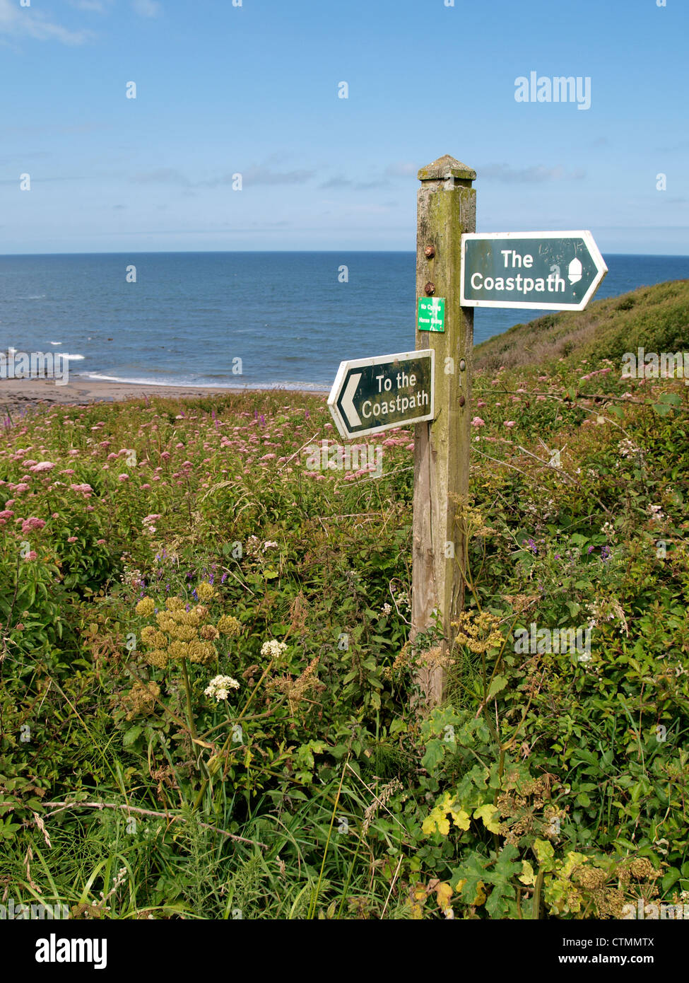 Küste Weg Zeichen, Wanson Mund Strand in der Nähe von Bude, North Cornwall, UK Stockfoto