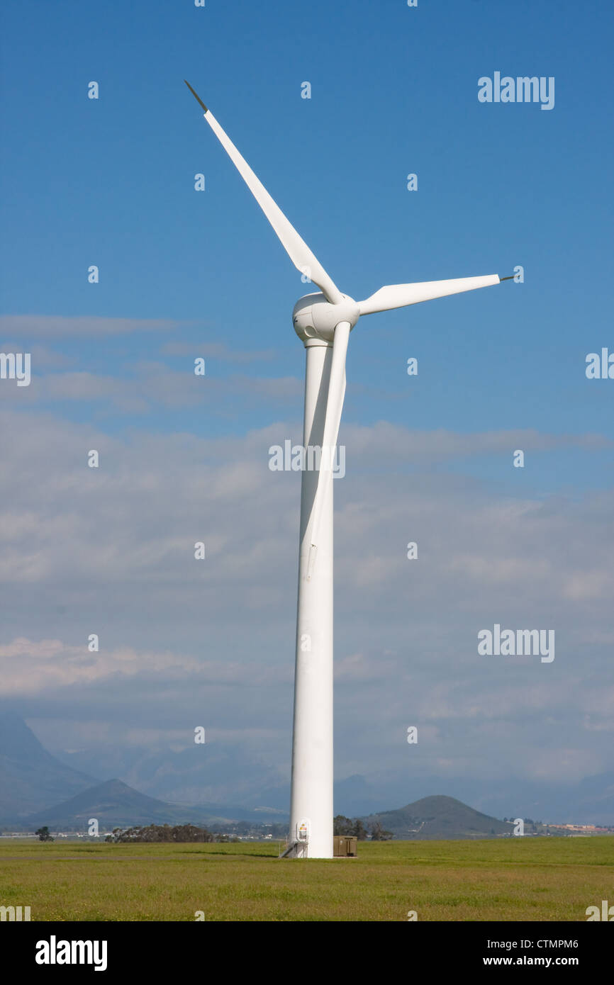 Eine große Windkraftanlage zur Stromerzeugung auf ihre Anlage Klipheuwel Wind Energie, Provinz Westkap, Südafrika Stockfoto