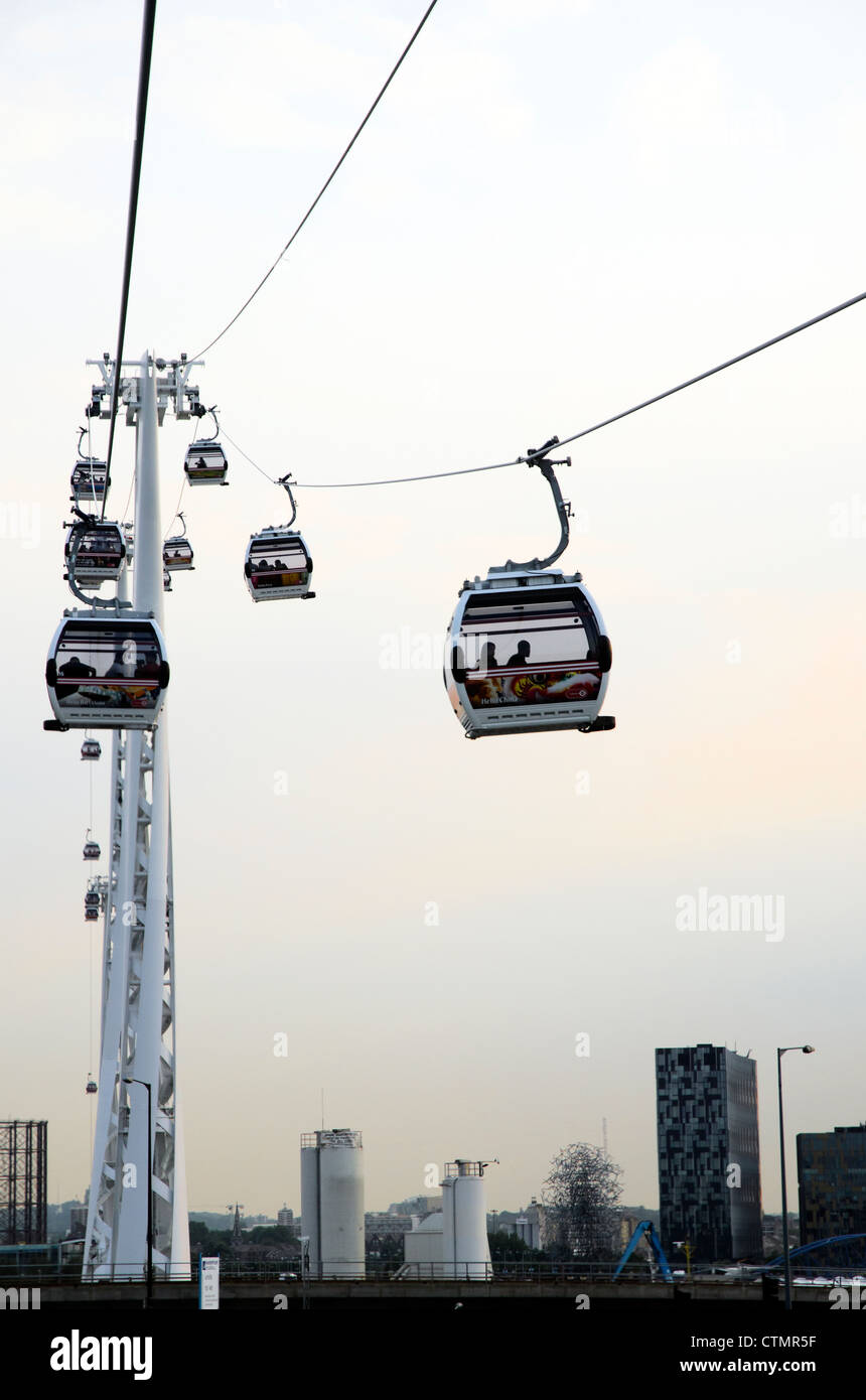 Der neuen Themse-Seilbahn. Der Emirates Air Line verbindet der O2 Arena in Greenwich, Süd-Ost-London, mit ExCel Exhibition Centre in den Royal Docks in Ost-London Stockfoto