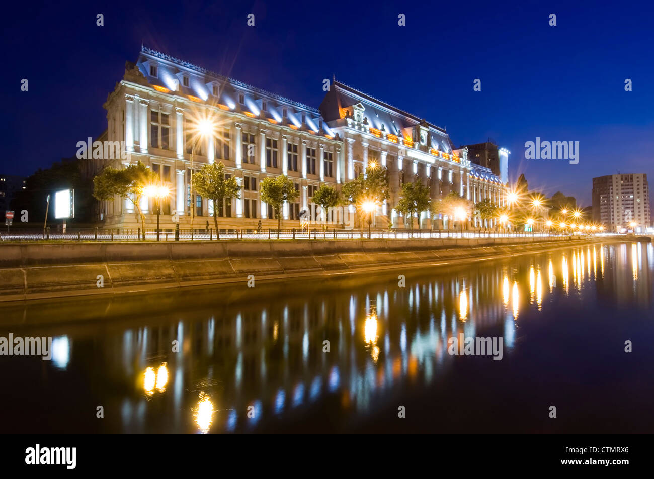 Nachtaufnahme der Justizpalast, Bukarest, Rumänien Stockfoto