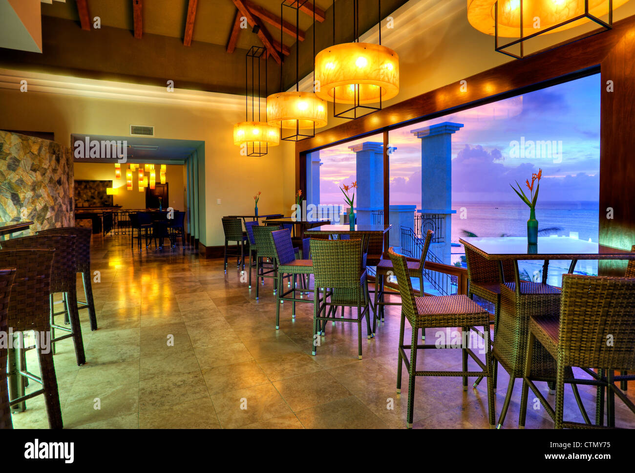 Aqua Bar im unberührten Bucht Resort in Roatan, Honduras Stockfoto