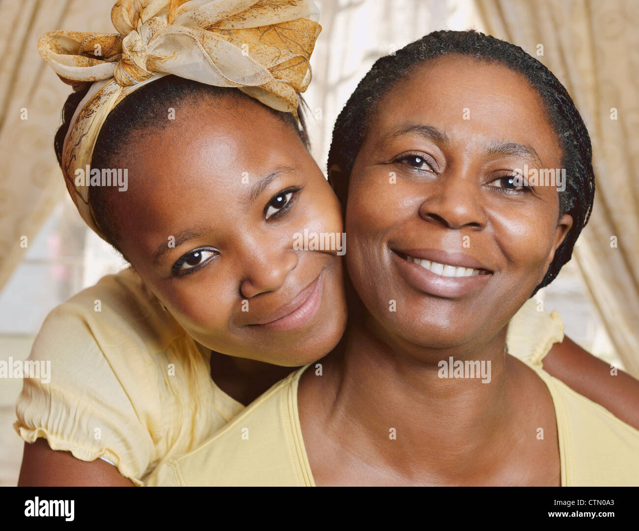 Mutter und Tochter Porträt, Mandalay, Kapstadt Stockfoto