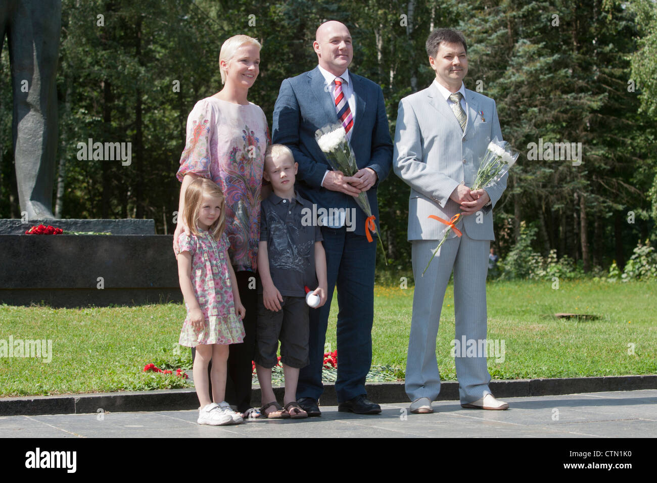 Niederländischen ESA-Astronauten André Kuipers mit seiner Frau und zwei Kindern im Sternenstädtchen bei Moskau, Russland Stockfoto