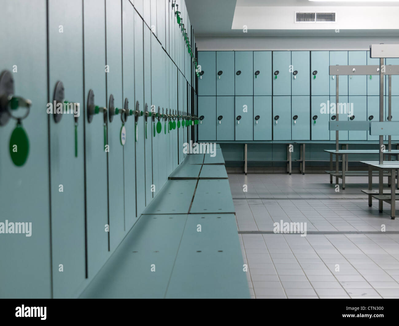 Empty School Locker Room Stockfotos Empty School Locker