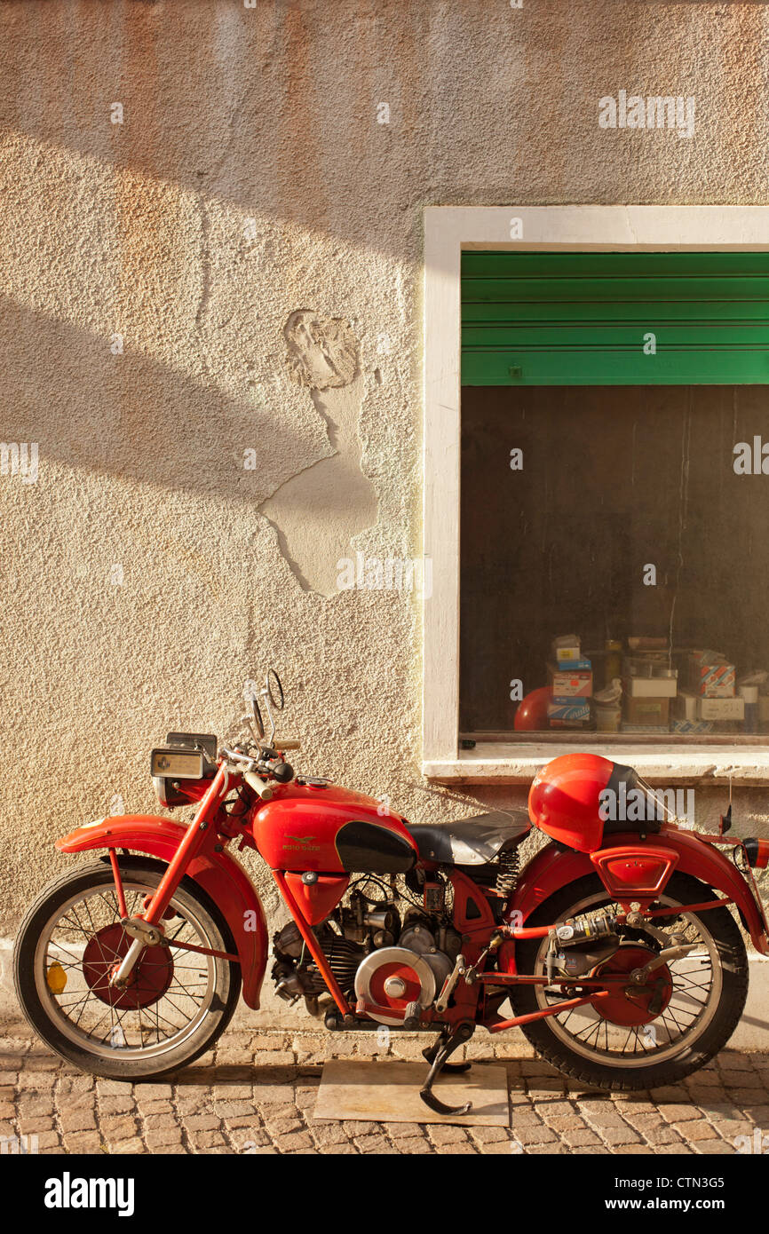 Oldtimer Moto Guzzi Motorrad, Entracque, Italien Stockfoto