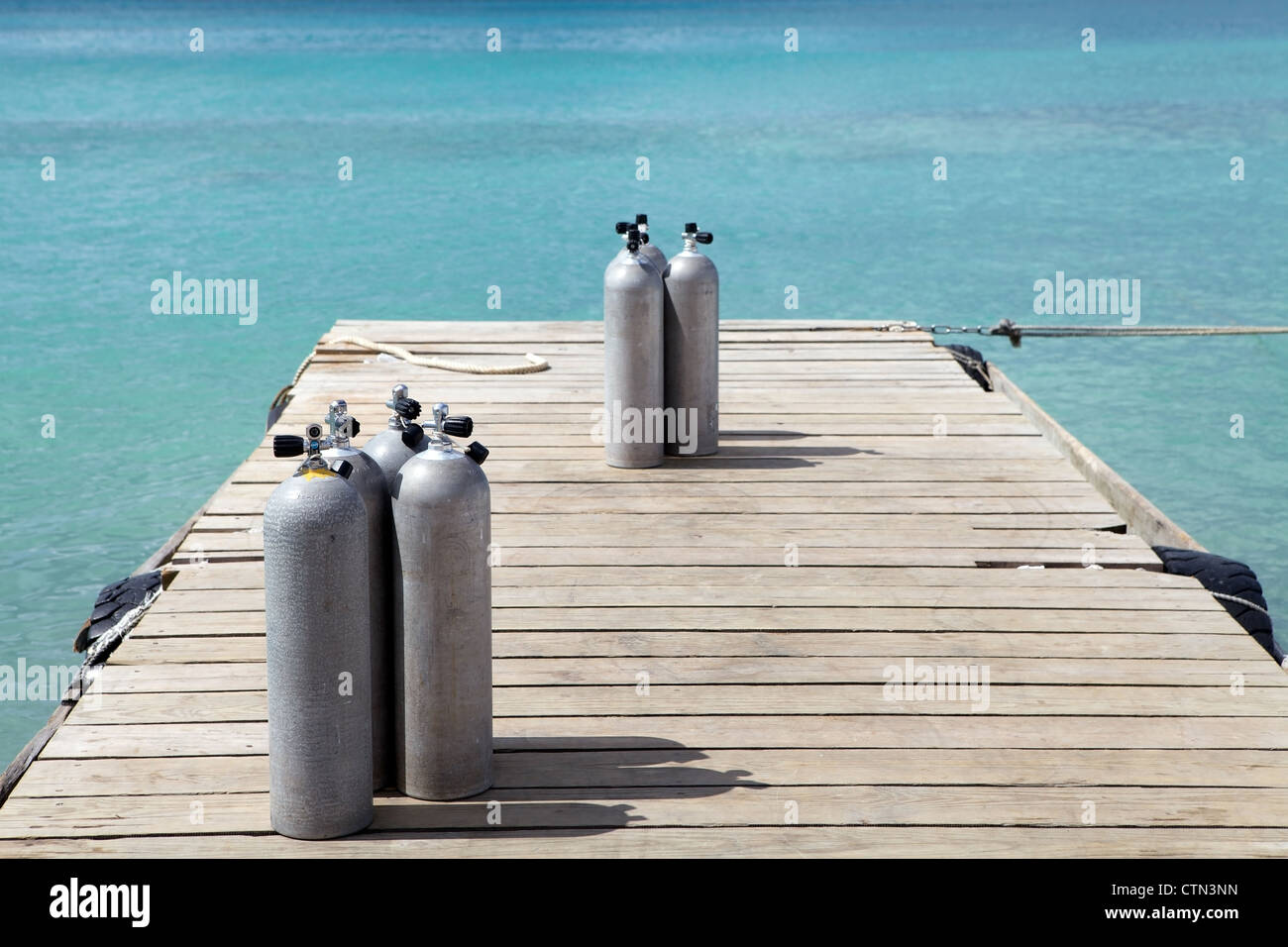 Tauchflaschen oder Tauchen Tank oder Tauchflasche für das Sporttauchen an das Karibische Meer Stockfoto
