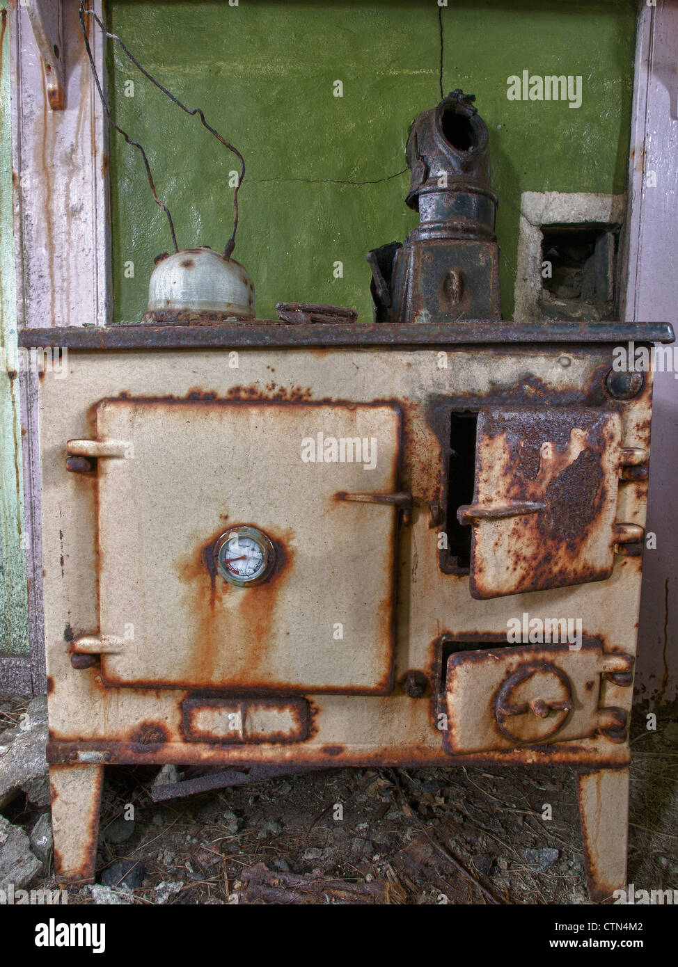 Rayburn in einem verlassenen Croft Haus auf Berneray, Schottland Stockfoto