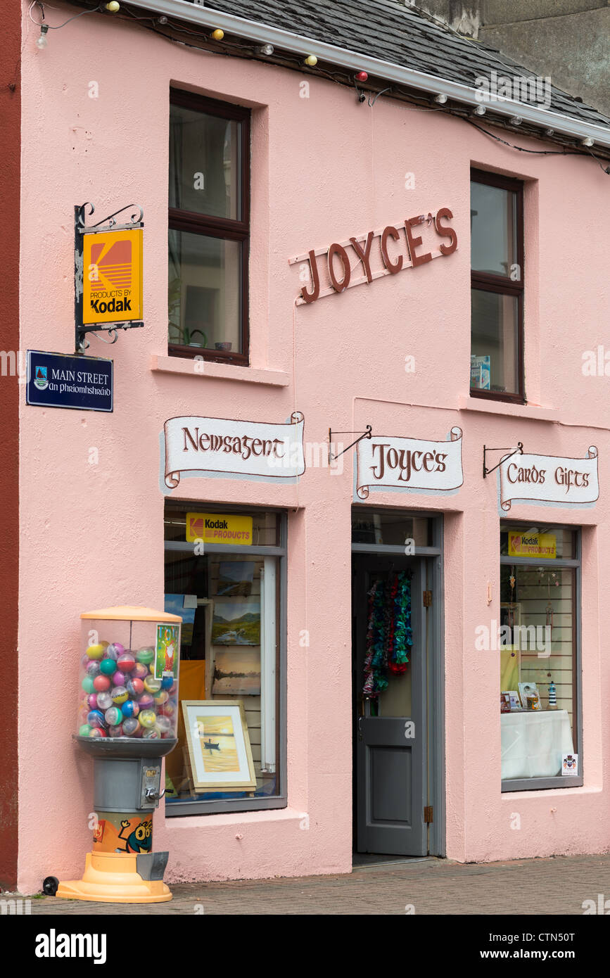 Ein zeitschriftenladen in Clifden, Connemara, Co Galway, Irland. Stockfoto