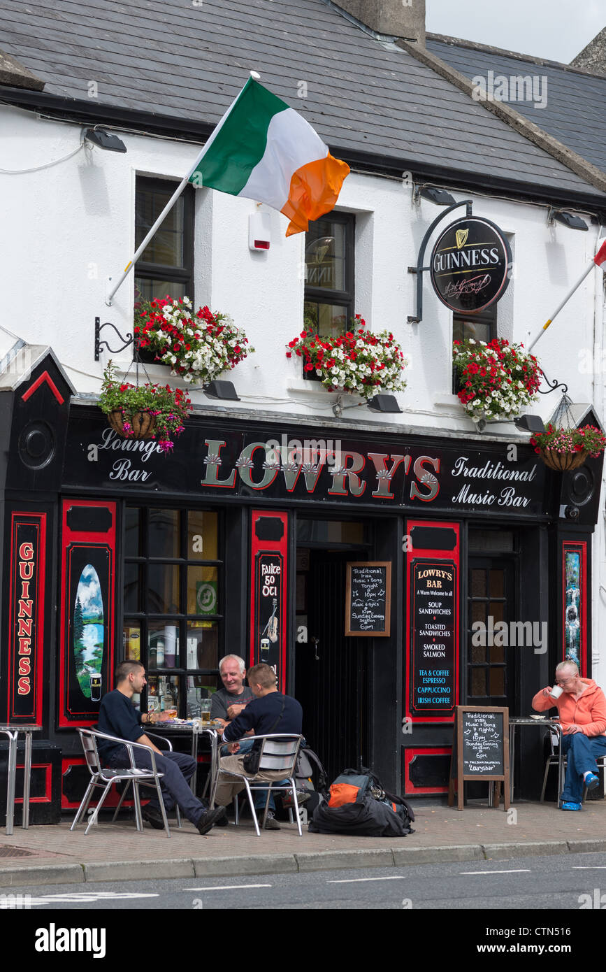 Ein traditionelles irisches Pub in Clifden, Connemara, Co. Galway, Irland. Stockfoto