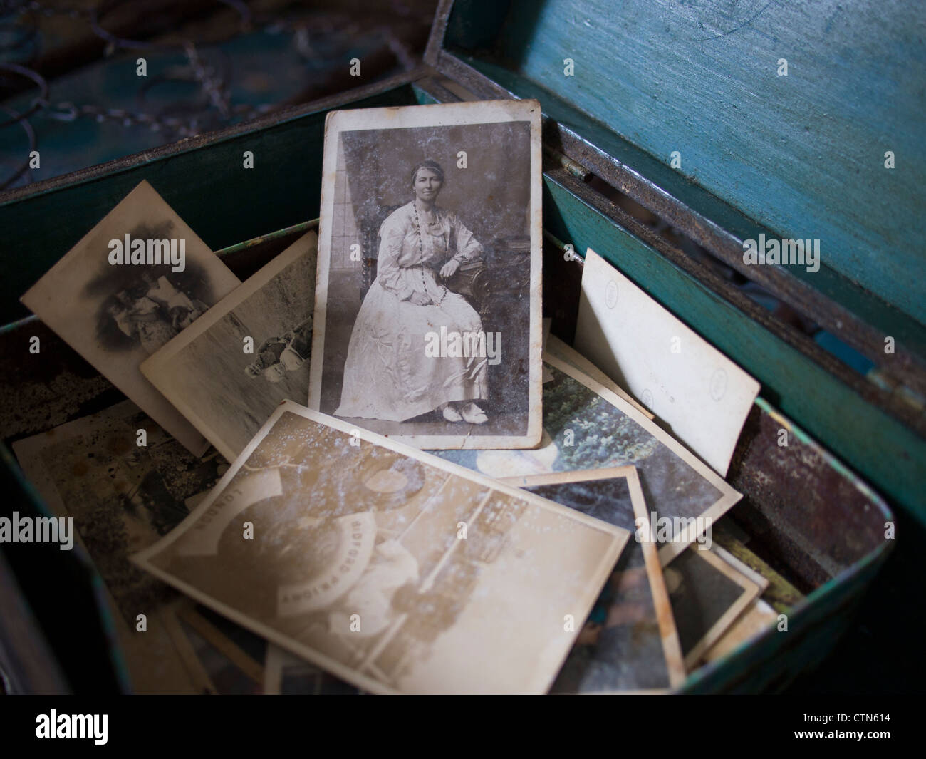 Fotografien im verlassenen Haus, Vatersay, äußeren Hebriden Stockfoto