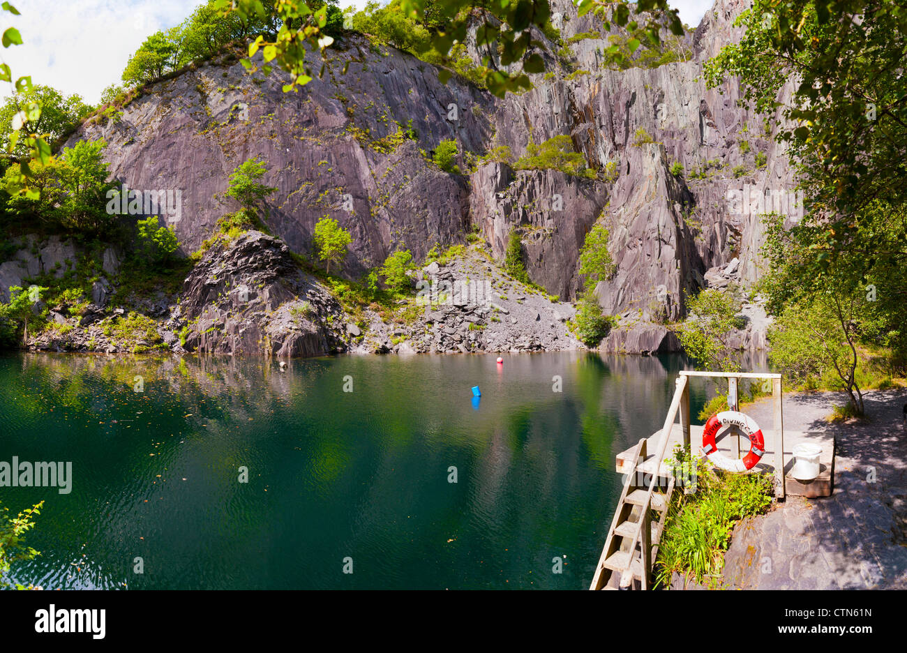 Padarn Country Park Llanberis North Wales Uk. Auch verwendet zum Tauchen. Vivian Quarry. Dies ist ein genäht Panorama-Foto. Stockfoto