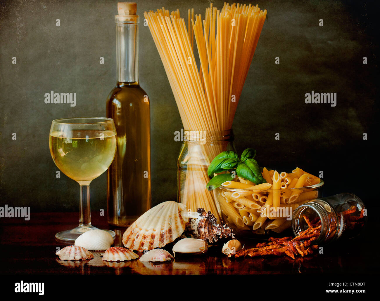 Wein mit muscheln -Fotos und -Bildmaterial in hoher Auflösung – Alamy