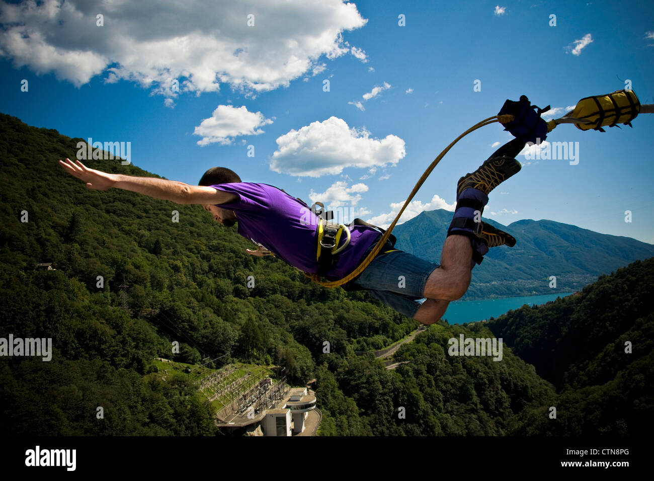 Bungee Jump Switzerland Stockfotos und -bilder Kaufen - Alamy