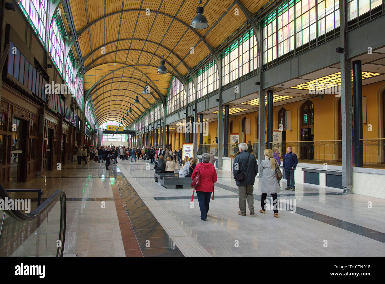 Wroclaw Glowny Bahnhof bald darauf nach Renovierung Stockfoto