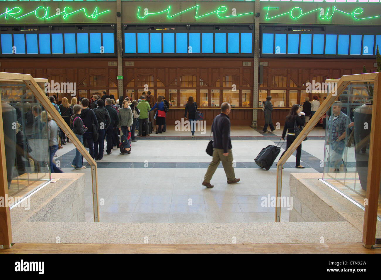 Wroclaw Glowny Bahnhof bald darauf nach Renovierung Stockfoto
