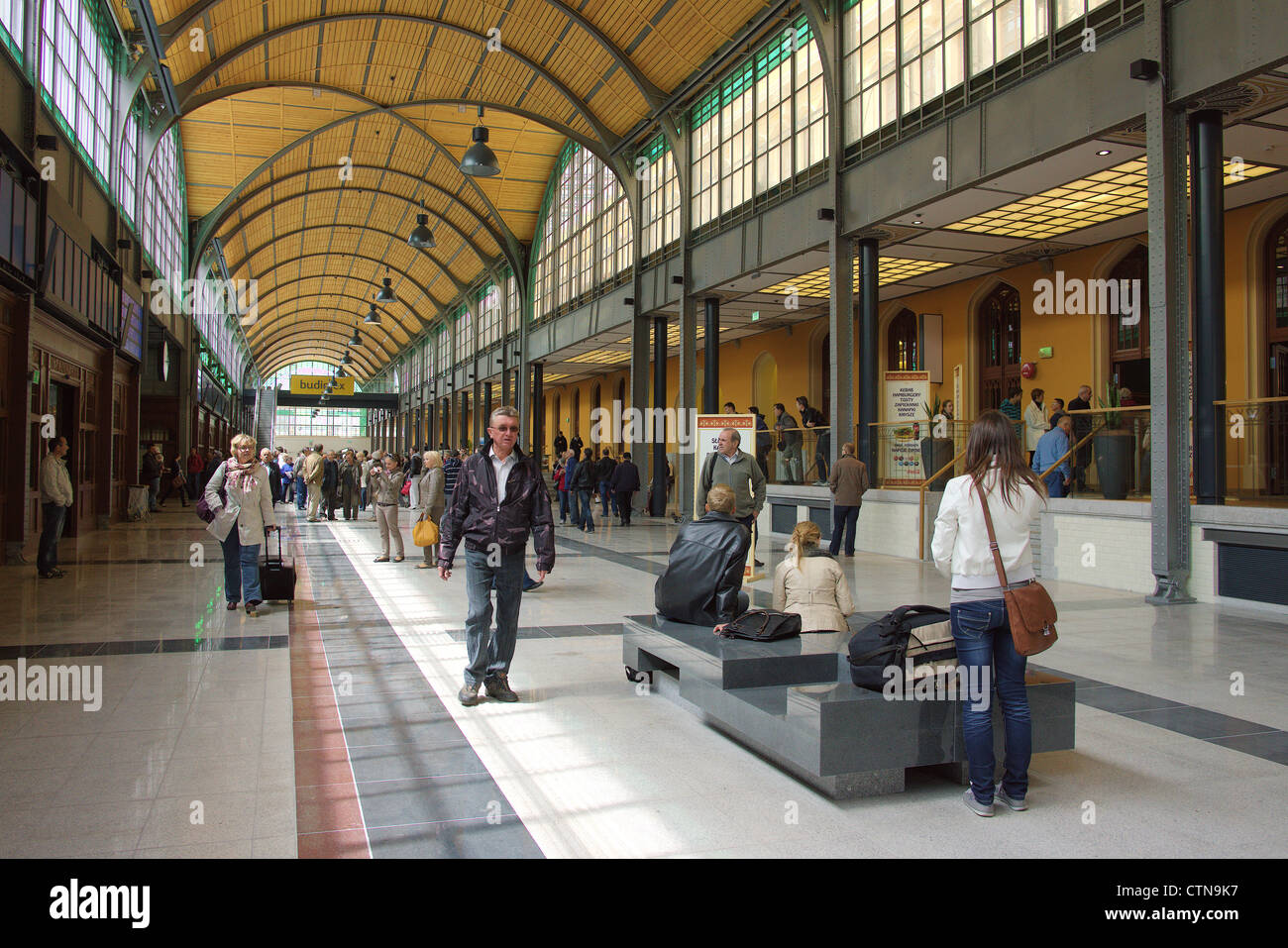 Wroclaw Glowny Bahnhof bald darauf nach Renovierung Stockfoto