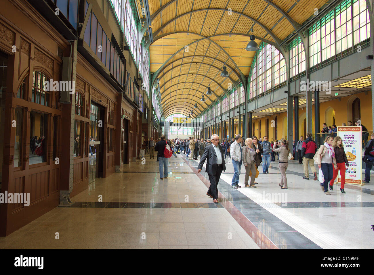 Wroclaw Glowny Bahnhof bald darauf nach Renovierung Stockfoto