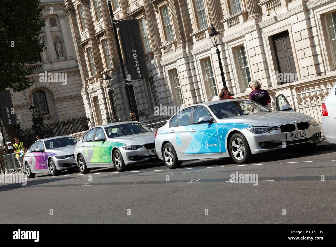 London 2012 Olympische BMW Dienstwagen auf Whitehall, Westminster, London, England, Vereinigtes Königreich Stockfoto