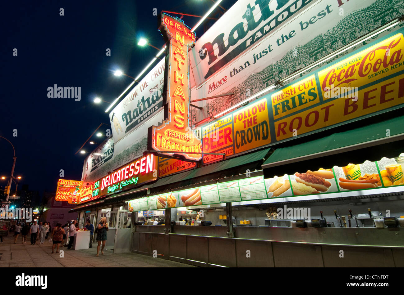 Nathans berühmtes Wahrzeichen Restaurant in Coney Island, Brooklyn Stockfoto