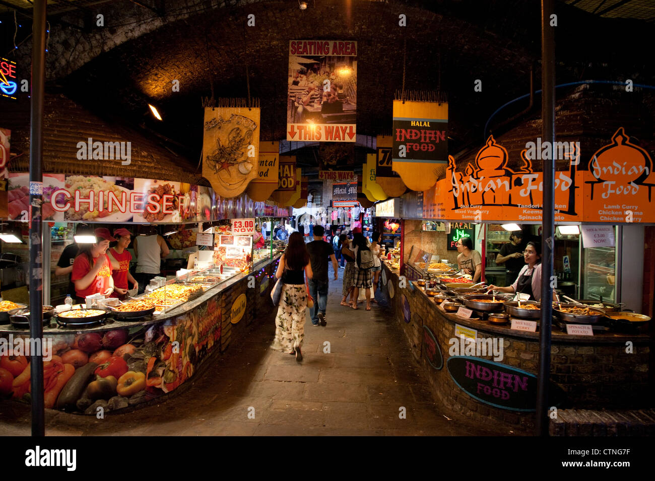 Essensstände in Stall-Markt; Camden Lock; Camden; London; England; UK Stockfoto