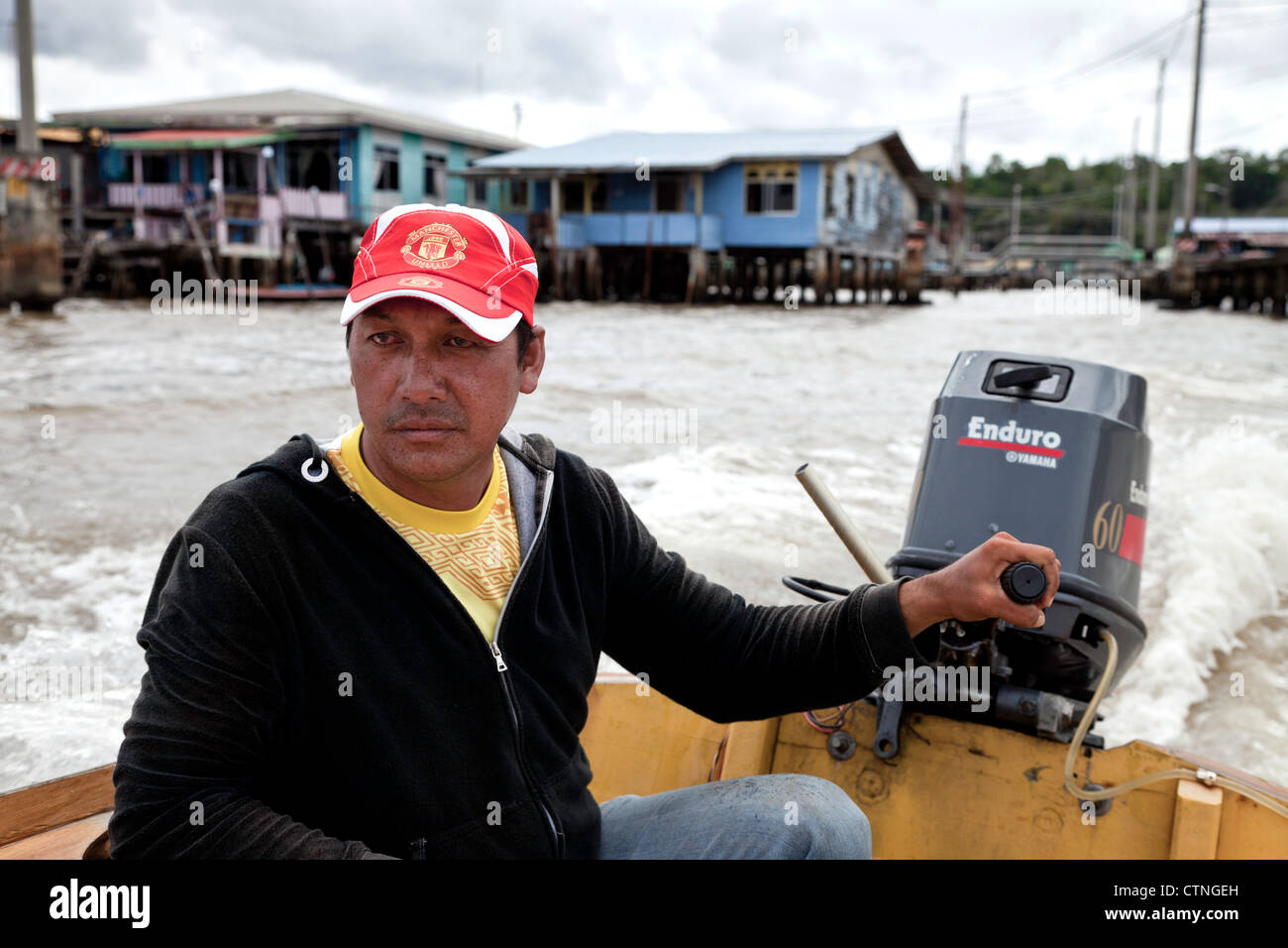 Wasser-Taxi-Fahrer in Kampong Ayer Bandar Seri Begawan Brunei Borneo Asien. Stockfoto