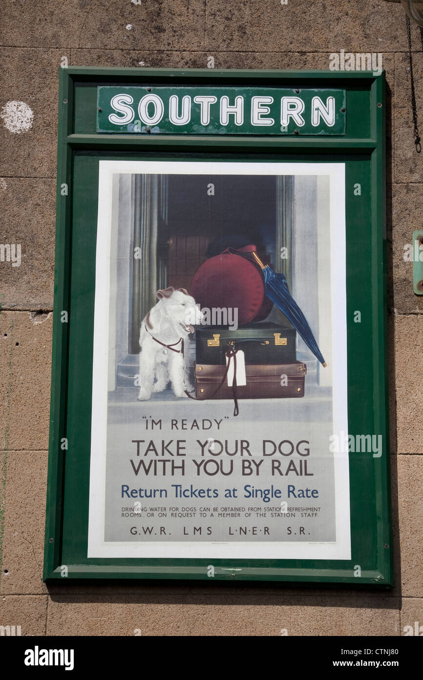 Hund und Haustier Train Poster, Brunnenkresse Linie, Alresford, Hampshire, England, UK Stockfoto